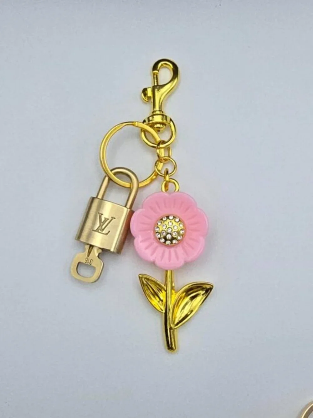 Authentic LV Louis Vuitton Gold Lock & Key 🔑 Unbranded Flower Keychain Charm